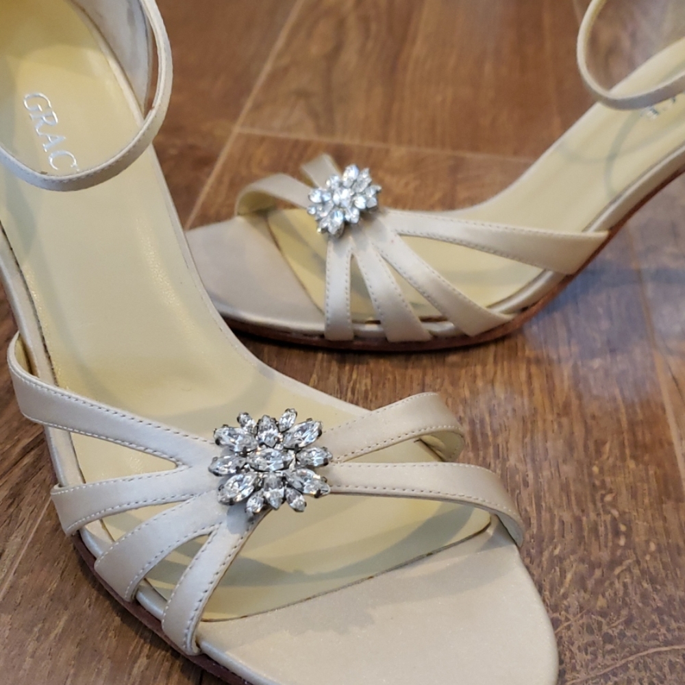Grace Formal Pumps